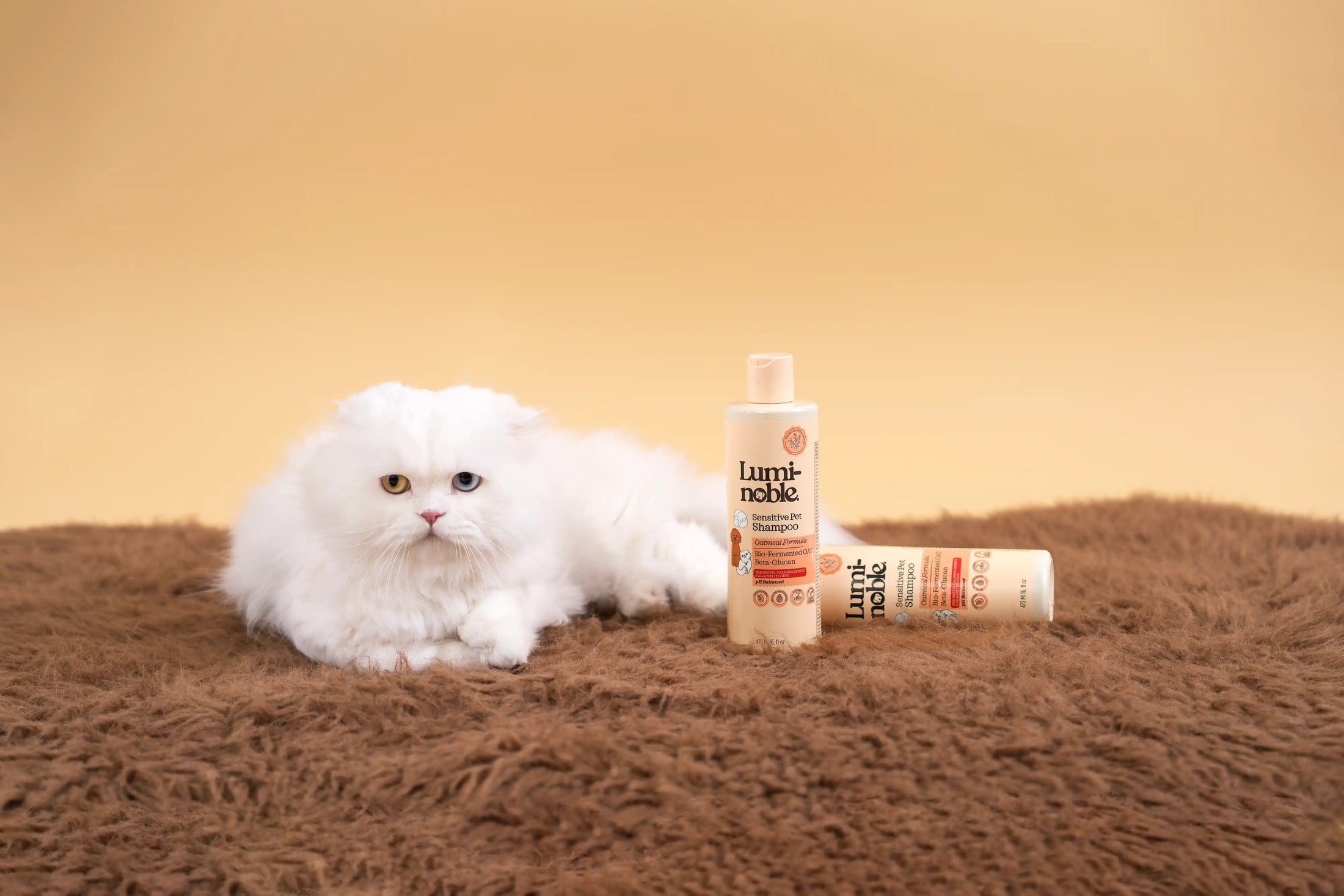 Sensitive Pet Shampoo for Dogs Cats Hypoallergenic, Natural, Prebiotic Oatmeal Collagen Formula for Itchy Dry Skin Gentle Vegan Pet Wash